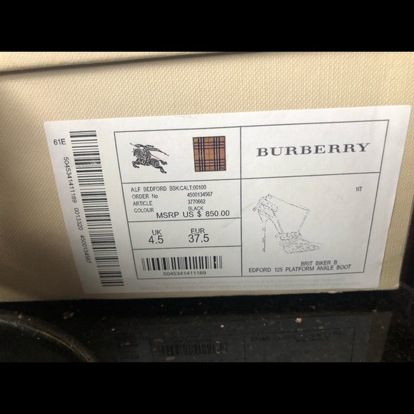 Hot burgundy Burberry heels - Picture 4 of 4